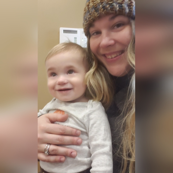 Meet your Posher, Amanda - Picture 1 of 6